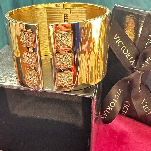 Victoria's Secret Gold Cuff Scandalous Rhinestone Hinged Size 6 - Picture 9 of 11